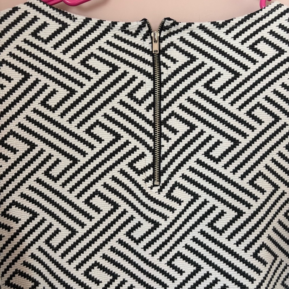 W5 Black and White Geometric Top - Picture 5 of 7